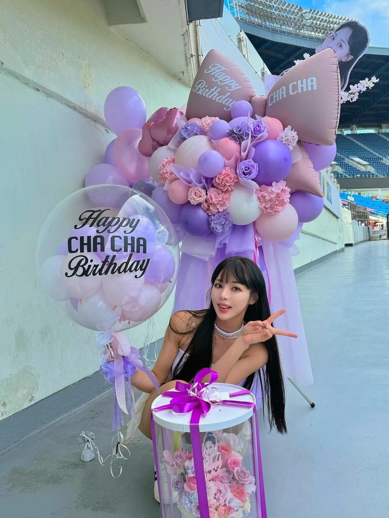 “경기도 이겨서 기분 좋고”…차영현, 보랏빛 축하 속 행복 미소→여름 생일 순간 인증 / 치어리더 차영현 인스타그램