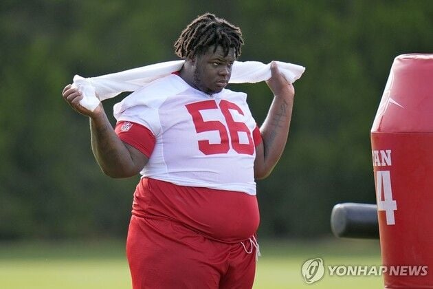 “210㎏ 신인 체중 문제”…데스먼드 왓슨, 훈련 연기 속 출전 불투명 / 연합뉴스