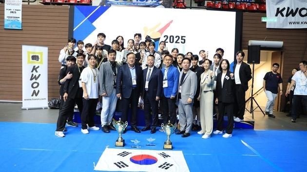 “남녀부 동반 정상”…한국태권도, 아시아청소년선수권 10년만의 종합우승 / 연합뉴스