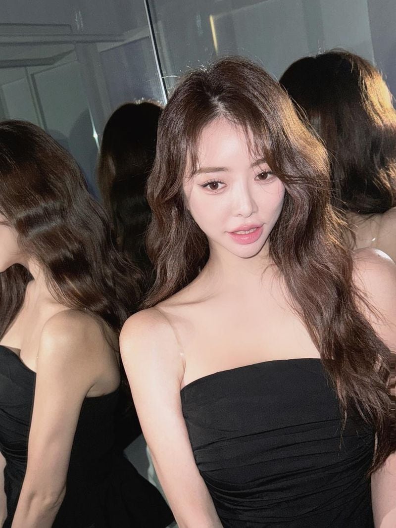 “설하윤 거울빛 실루엣”...폭염 경고 담은 여름의 정점→고요한 관능의 순간