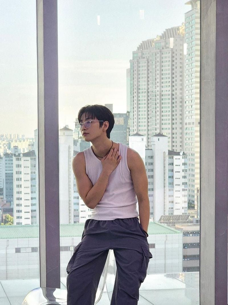 “감사함이 가득한 오후”…이수찬, 도심 한가운데서→청량한 존재감 / 배우 이수찬 인스타그램