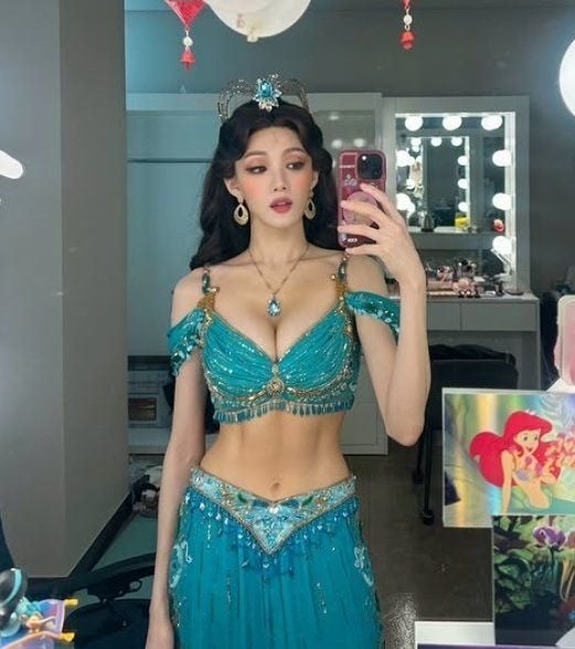 배우 이성경 SNS