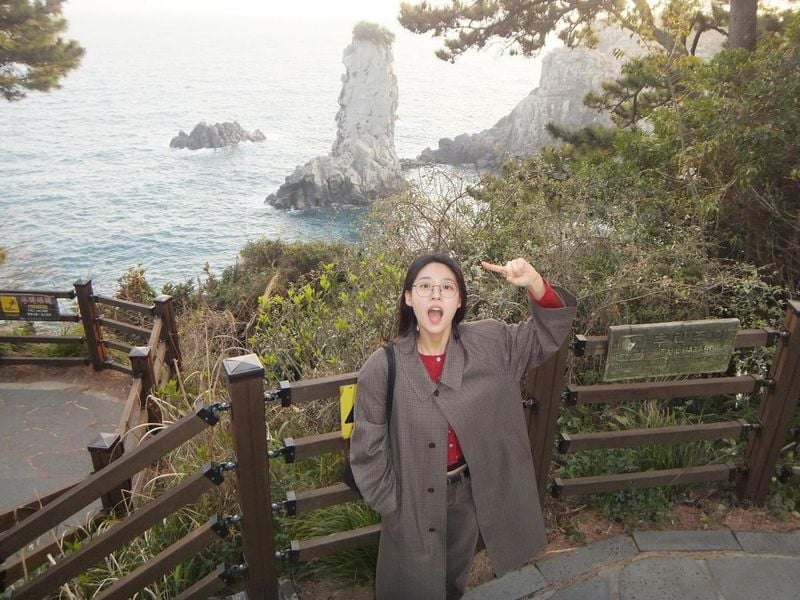 “수야가 필름으로 찍어준 사진”…김설현, 청량한 여름날→장난기 가득한 미소 / 배우 김설현 인스타그램