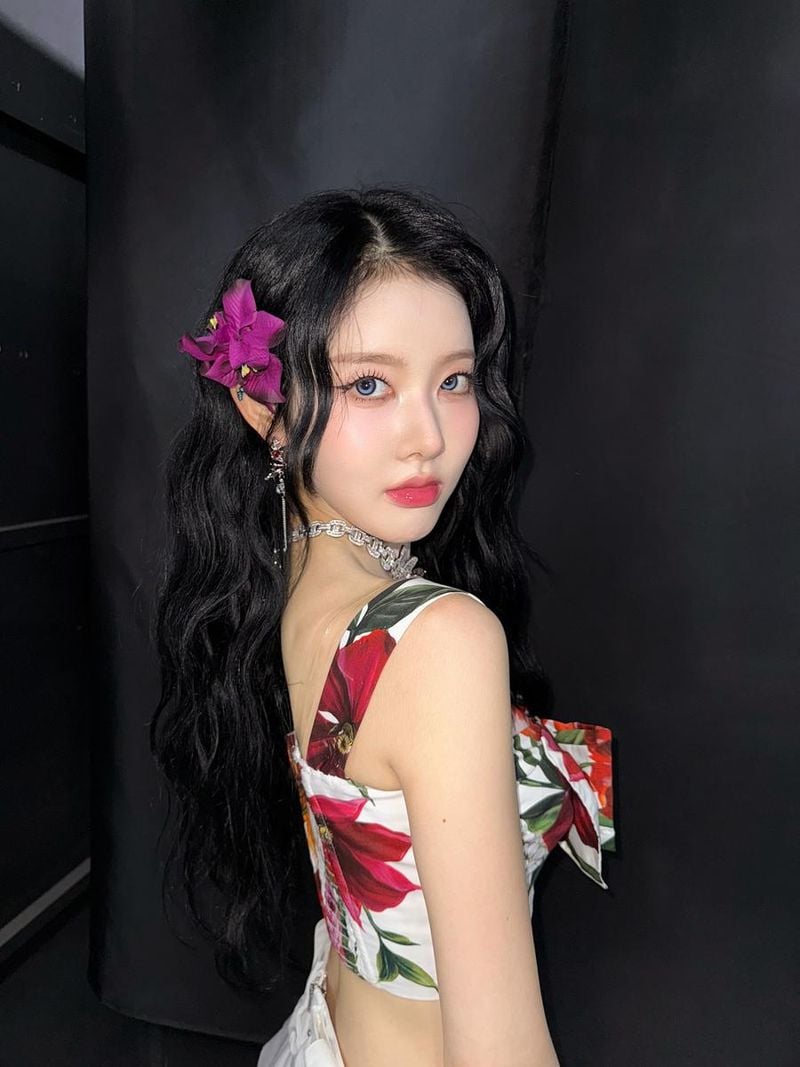 “여름 여어름 내가 사랑하는 여름”…스테이씨 시은, 꽃과 빛으로 물든 순간→청량미 대폭발 / 스테이씨 시은 인스타그램