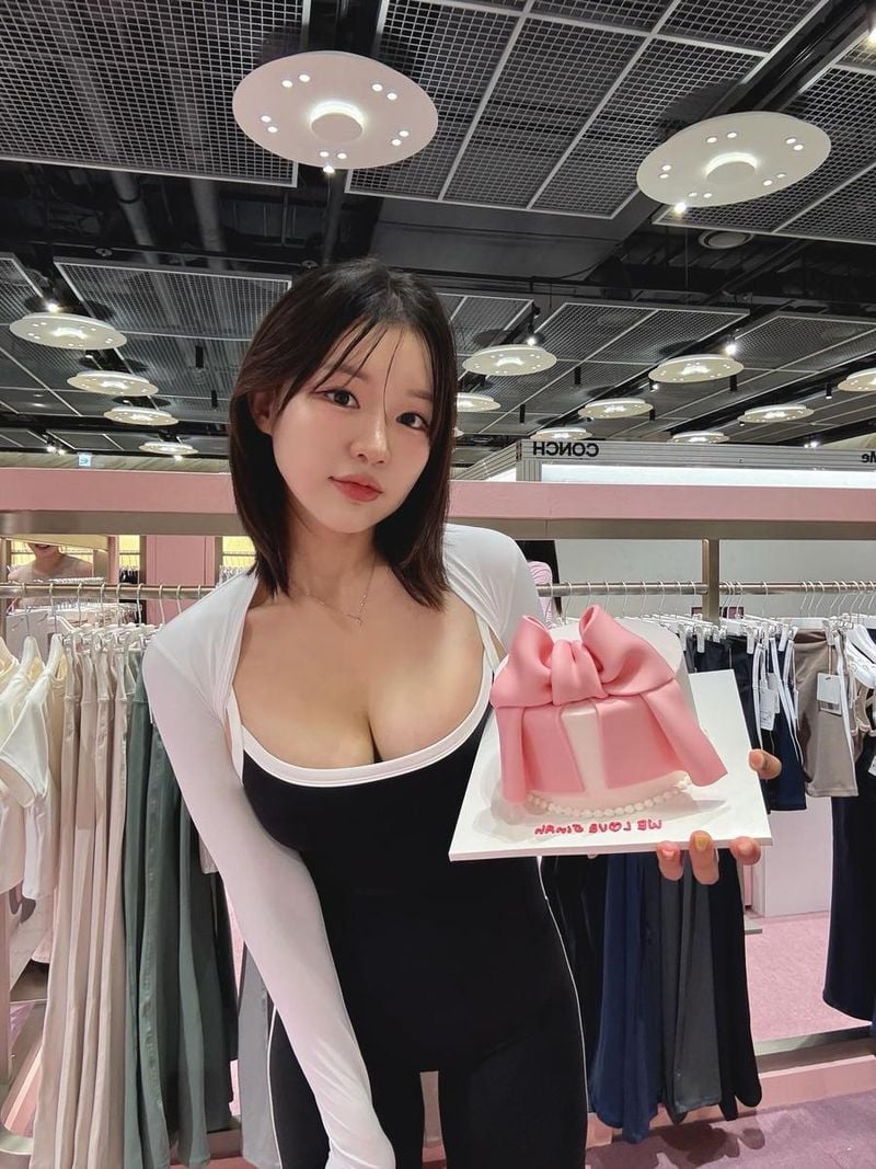 “분홍빛 시그니처와 함께”…김진아, 뜨거운 여름→감동의 팝업 순간 / 너의 연애 출연자 김진아 인스타그램
