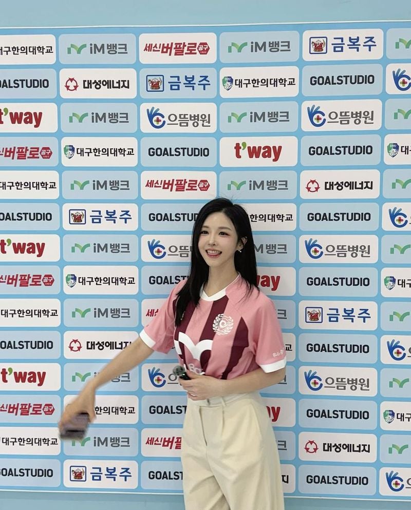 “3RD 유니폼 입고 첫 무대”…김효진, 여름 경기장→설렘 가득 현장 인증 / 아나운서 김효진 인스타그램