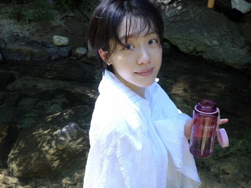 “고요한 여름날 물가에서”…소주연, 맑은 시선→청량 감성 가득 / 배우 소주연 인스타그램