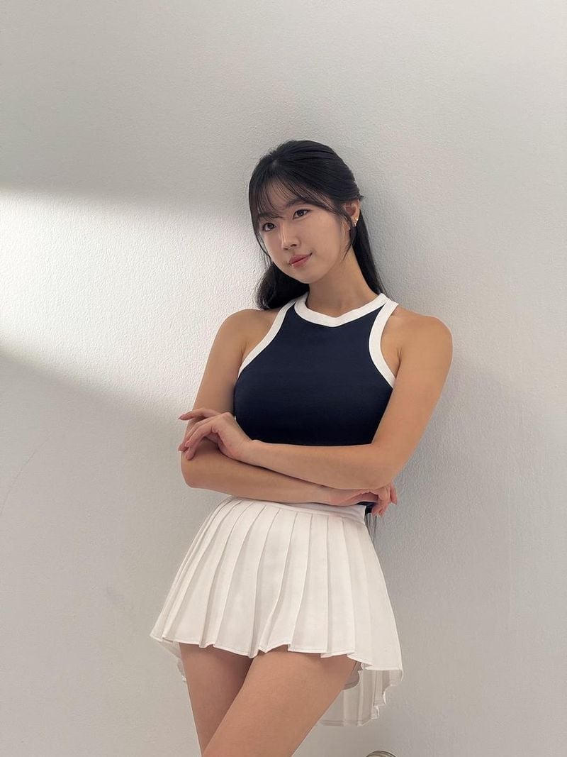 “여름 햇살 위 긴 여운”…안지현, 고요한 미소→청순 단아 존재감 / 치어리더 안지현 인스타그램