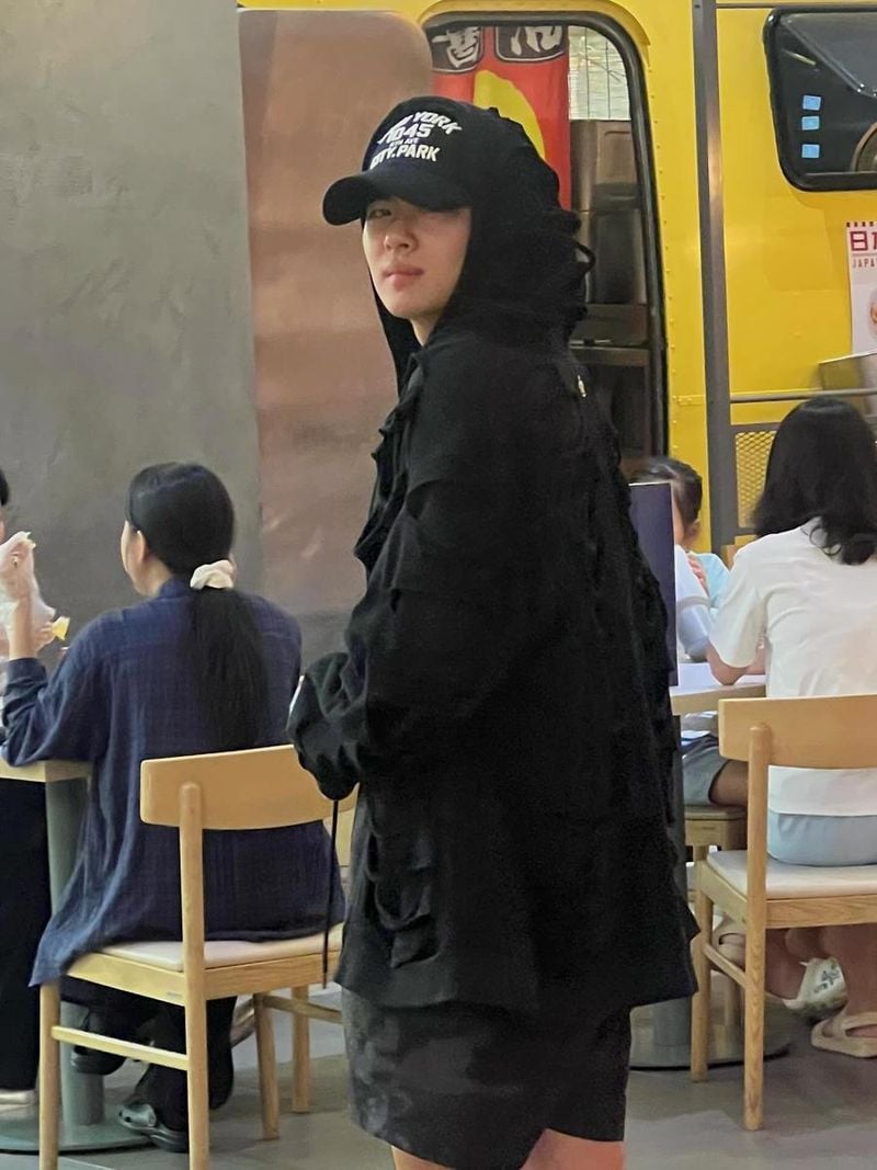 “공주가 되는 법”…조병규, 시선 머무는 여름 밤→흑색 아우라로 반전 매력 / 배우 조병규 인스타그램