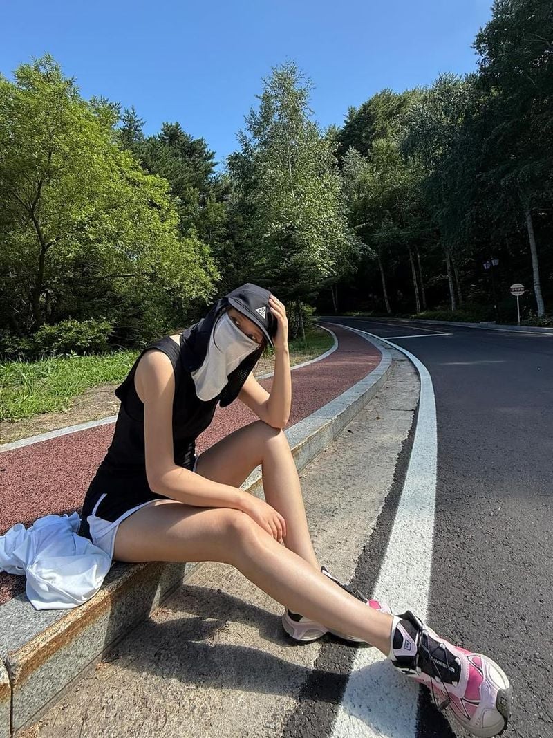 “체력이 곧 재산이다”…브브걸 민영, 여름 햇살 아래 땀의 기록 / 걸그룹 브브걸 민영 인스타그램