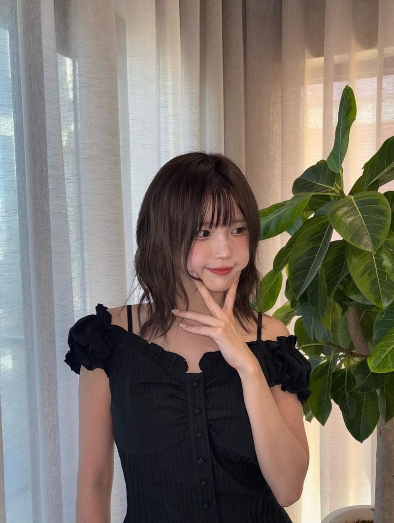 “한여름 저녁, 빛의 결로 머문다”…송하영, 여운 가득한 미소→청초한 무드 / 걸그룹 프로미스나인 송하영 인스타그램