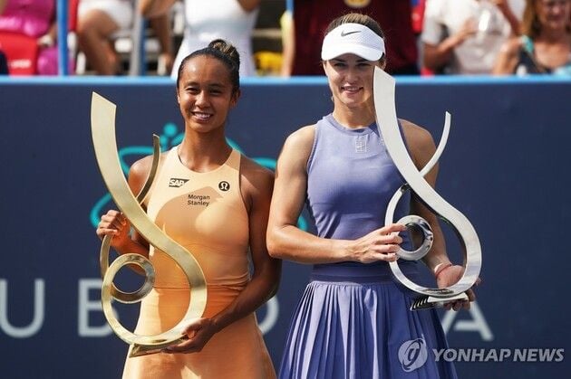 “첫 WTA 500 트로피”…페르난데스, DC오픈 결승서 칼린스카야 제압 / 연합뉴스