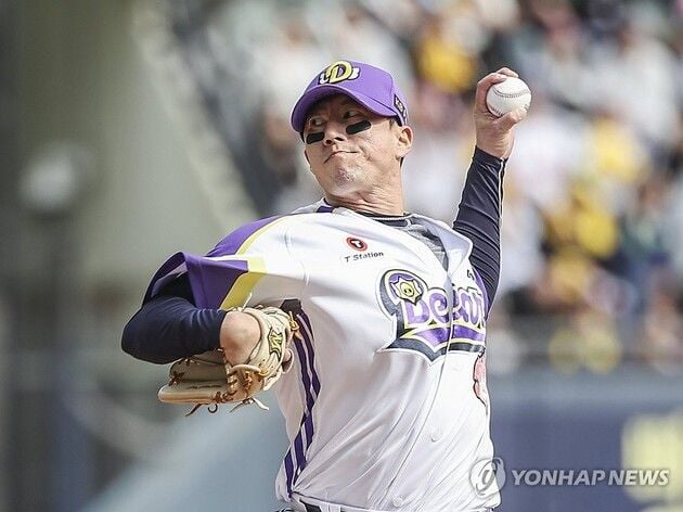 “최정 연타석 홈런 신기록”…고효준·전준우, 폭염 속 ‘노장 파워’ 입증 / 연합뉴스
