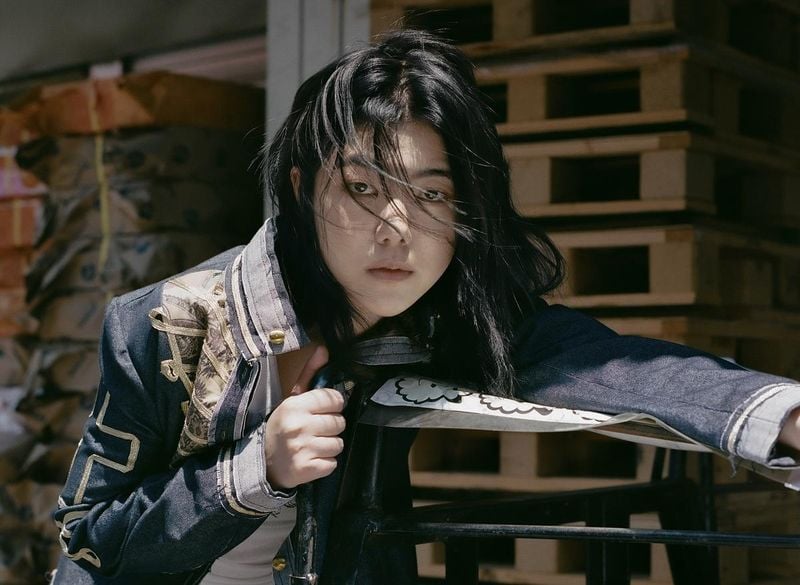 “시대를 거스른 사랑의 언어”…황소윤, 깊어진 시선→여름 감성 대폭발 / 가수, 기타연주가 황소윤 인스타그램