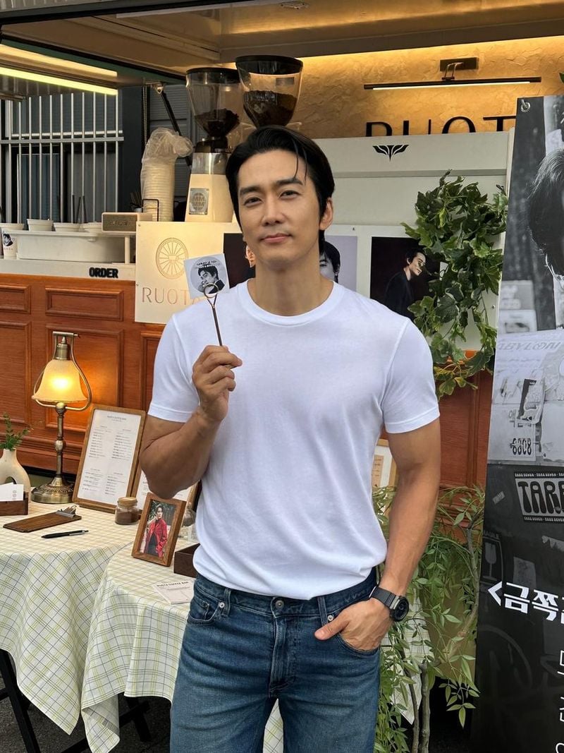 “동욱 땡큐땡큐”…송승헌, 서머 비주얼→돋보인 청량한 미소 / 배우 송승헌 인스타그램