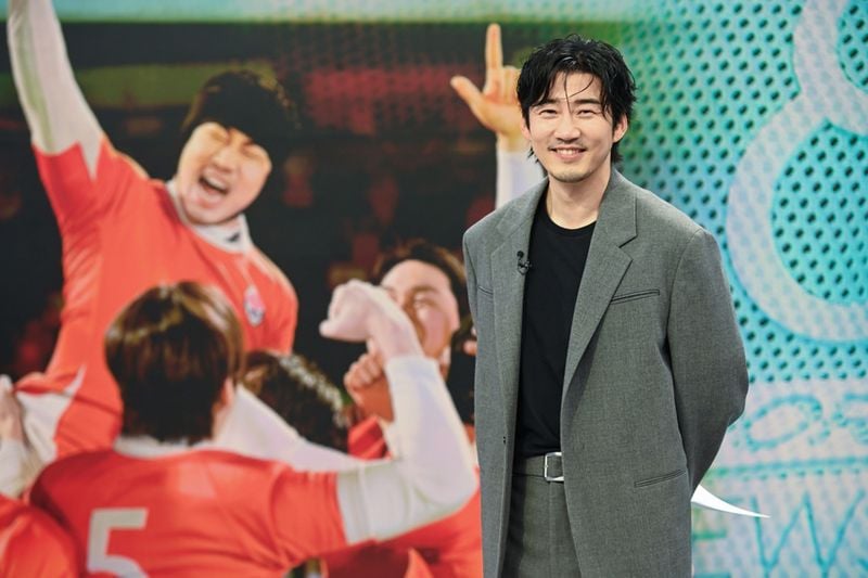 “뉴스 스튜디오를 웃음으로 물들이다”…트라이 윤계상, 일일 아나운서 도전→유쾌한 홍보의 아이콘 / SBS