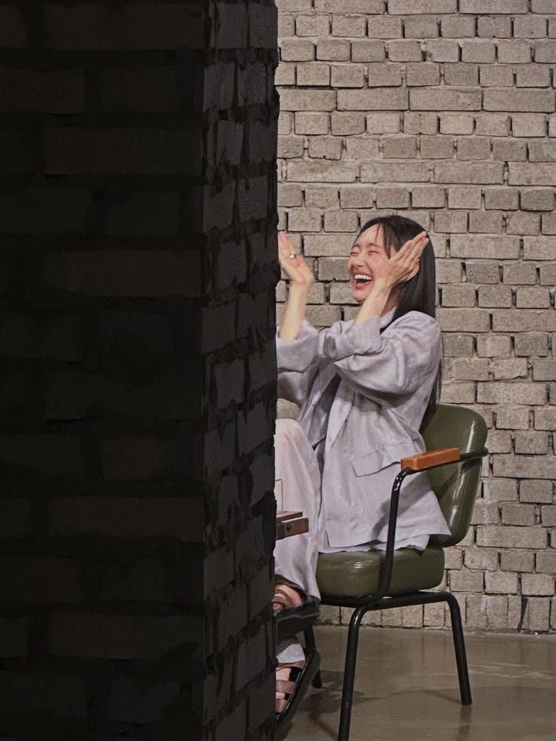 “여름 빛 머금은 웃음”…원진아, 환한 순간→도시 감성 폭발 / 배우 원진아 인스타그램
