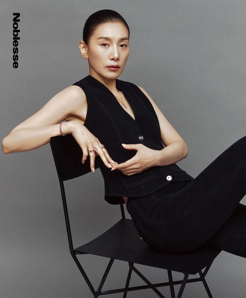 “고요 속 단단함”…김서형, 시선 머무는 여름→절제미의 완성 / 배우 김서형 인스타그램