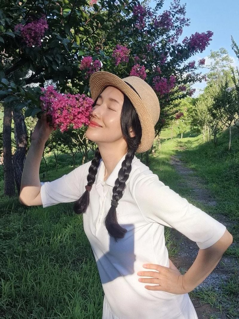 “자연이 살아 있던 순간”…이정현, 여름 햇살 아래→순수 미소로 물들다 / 배우 이정현 인스타그램
