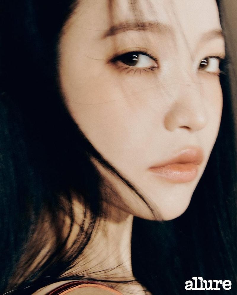 “응시만으로 깊이를 남긴다”…예리, 강렬한 시선→여름 감성 포착 / 걸그룹 레드벨벳 예리 김예림 인스타그램