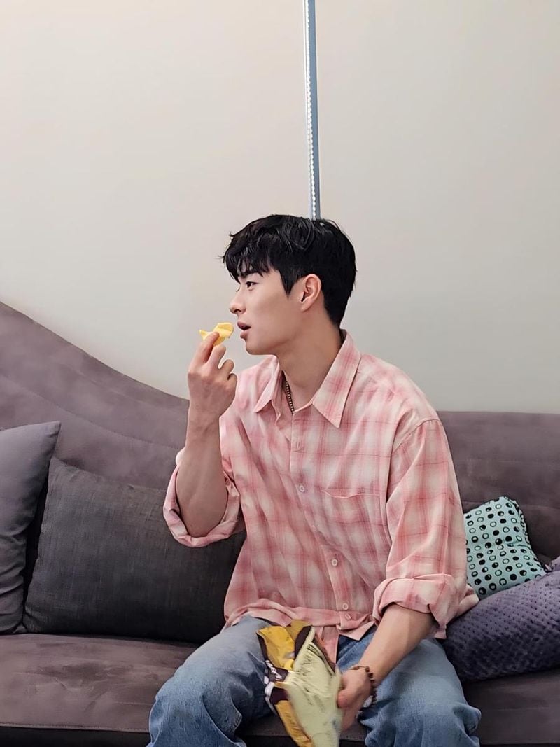 “오후의 정적 속 작은 휴식”…손상연, 여름날 집안→나른한 청춘 한 컷 / 배우 손상연 인스타그램