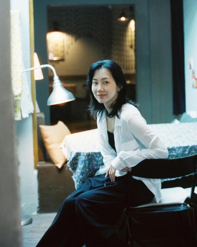 “잔잔한 눈빛에 담긴 여름”…신현빈, 고요한 미소→영화 같은 순간 / 배우 신현빈 인스타그램