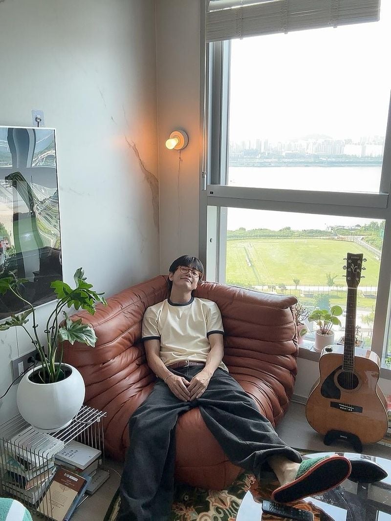 “햇살 머문 오후처럼”…이지함, 느긋한 여름→일상 속 평온미 / 그룹 에이스 이지함 인스타그램