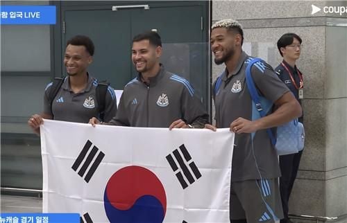 “팬 환호 속 입국”…뉴캐슬, 쿠팡플레이 시리즈 첫 한국 상륙 / 연합뉴스