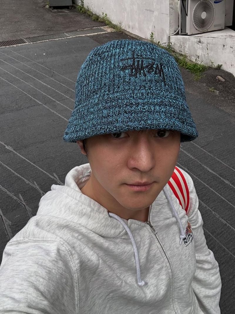 “무심한 시선에 담긴 여름”…고경표, 조용한 골목길→깊은 사색의 순간 / 배우 고경표 인스타그램