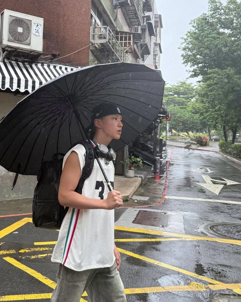 “차분한 여름 빗속을 거닌다”…호시, 타이베이 여행→일상 속 여운 / 그룹 세븐틴 호시 인스타그램