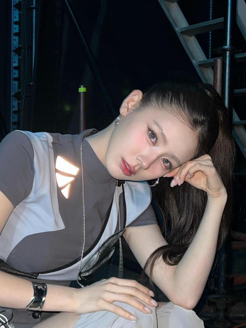 “차분한 시선이 머문 곳”…미연, 몽환적 여름밤→청초한 무드 선사