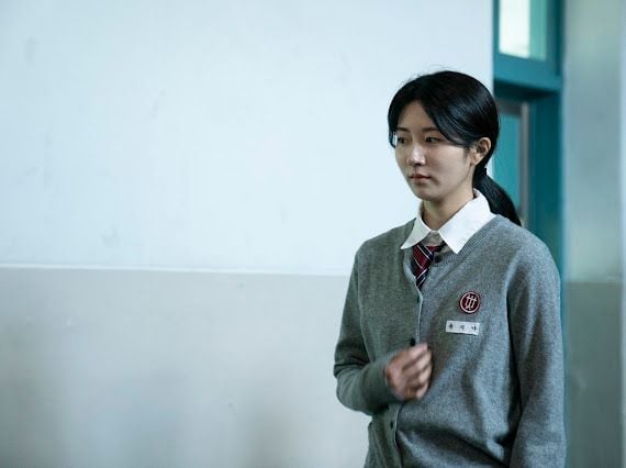 “강렬한 진실 앞에서 빛났다”…이한주, ‘S라인’서 극과 극 열연→파격 변신 증명 / 웨이브