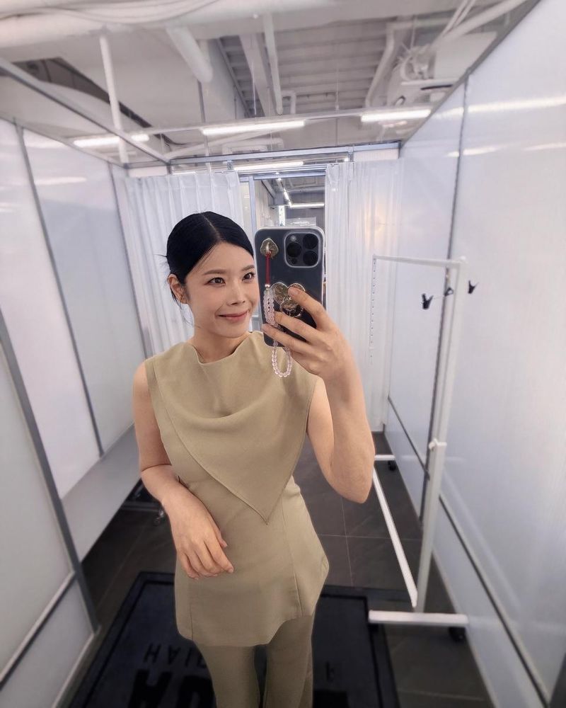 “마트 두부 부러워 시원한 물”…린, 여름 속 단정美→차분한 반전 선사 / 가수 린 인스타그램
