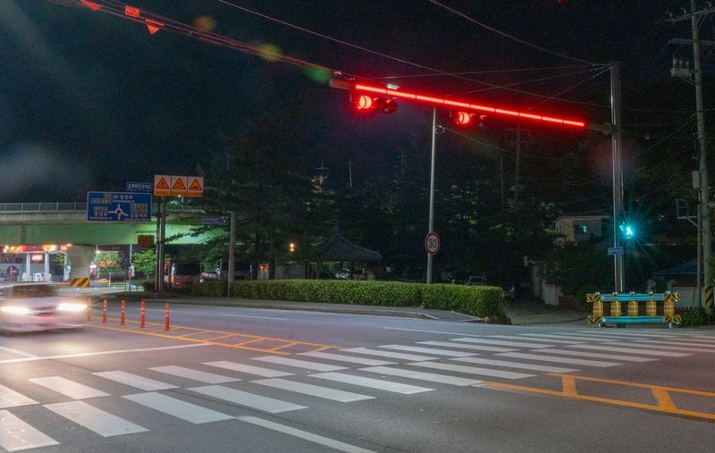 야간 교통안전 혁신…강릉시 안전한 신호등 도입→사고 예방 새전략