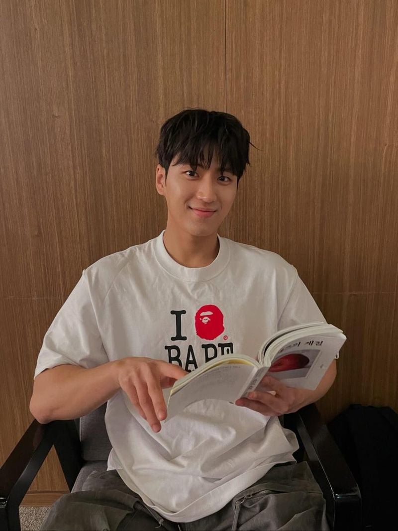 “몽....”…김민철, 휴식 속 미소→잔잔한 오후를 물들이다 / 배우 김민철 인스타그램