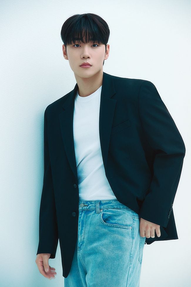 이민재, 좀비 서울의 대학 선배로