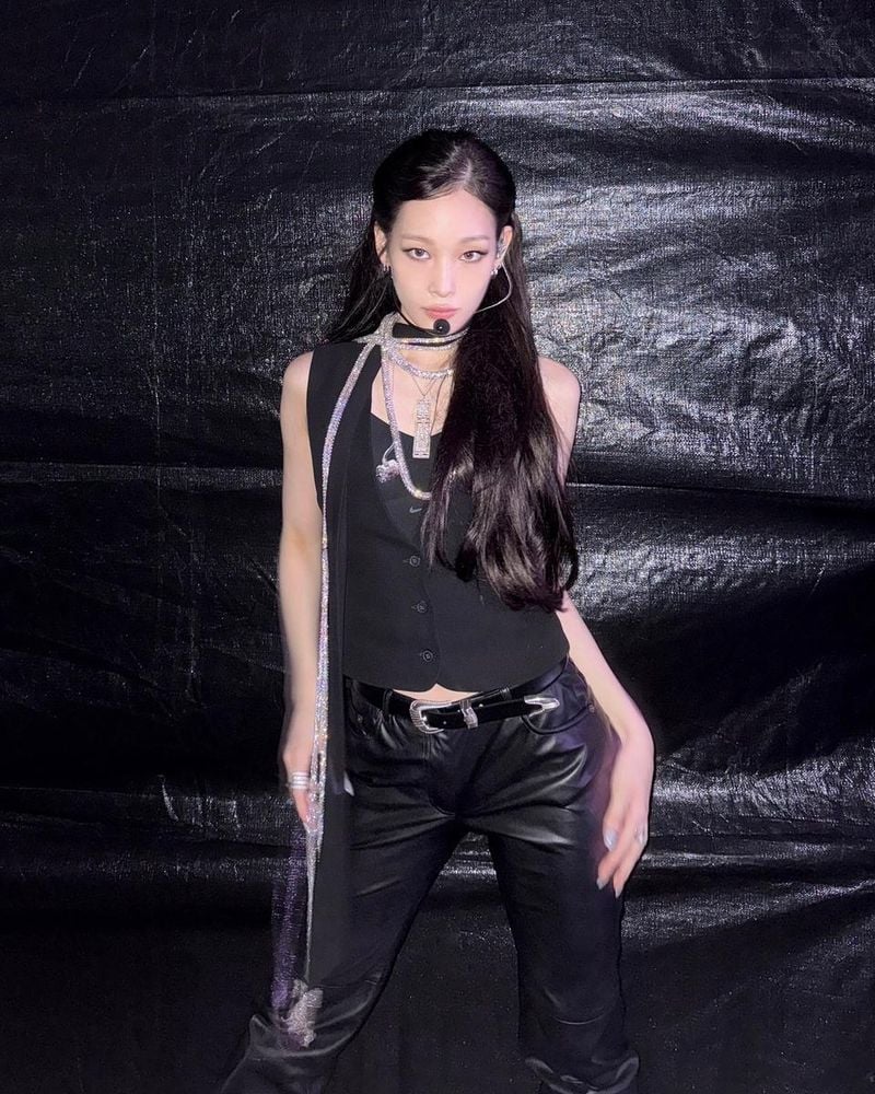 “not so casual saturday”…애니, 강렬한 시선→무대 위 압도적 존재감 / 가수 애니(문서윤) 인스타그램