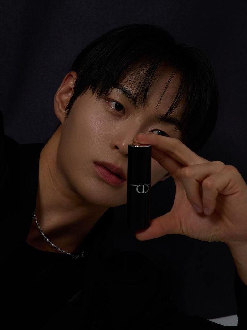 “여름 저녁의 고요한 유혹”…김광태, 블랙 카리스마→매끈한 피부의 진수 / 환승연애3 출연자 모델 김광태 인스타그램