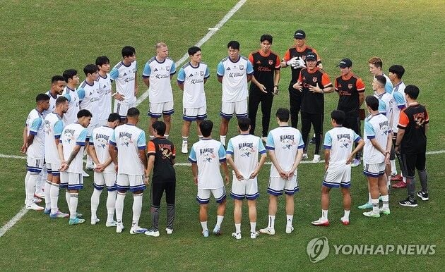 “폭염 속 맹훈련”…팀K리그, 뉴캐슬전 앞두고 조직력 점검 / 연합뉴스