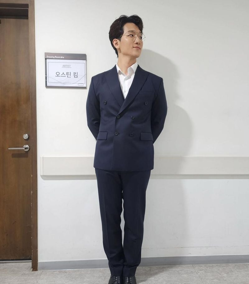 “감성 깊은 무대 뒤에서”…오스틴킴, 클래식한 여름밤→설렘 가득 인증 / 포르테나 오스틴킴 인스타그램