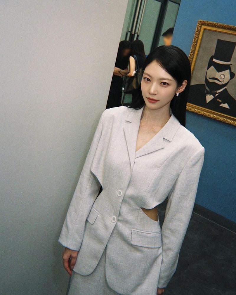 “여름이 온다”…공승연, 무표정 아래 감도는 긴장→세련된 시선 압도 / 배우 공승연 인스타그램