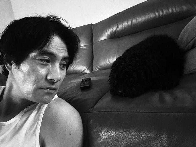 “너도 나도 미용실 생각”…이해영, 여름밤 소파 위→잔잔한 시선 / 배우 이해영 인스타그램