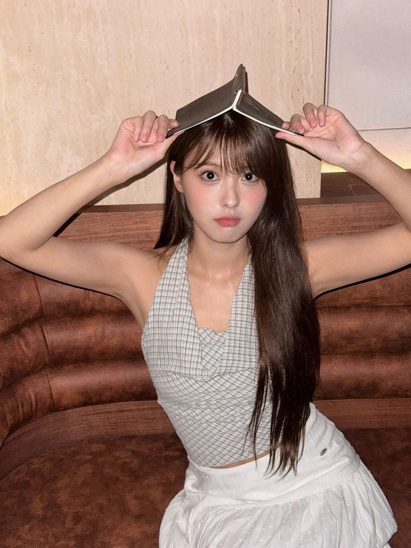 “오늘 밤의 선택”…이아인, 여름밤 테이블→포근한 시선 / 걸그룹 모모랜드 이아인 인스타그램