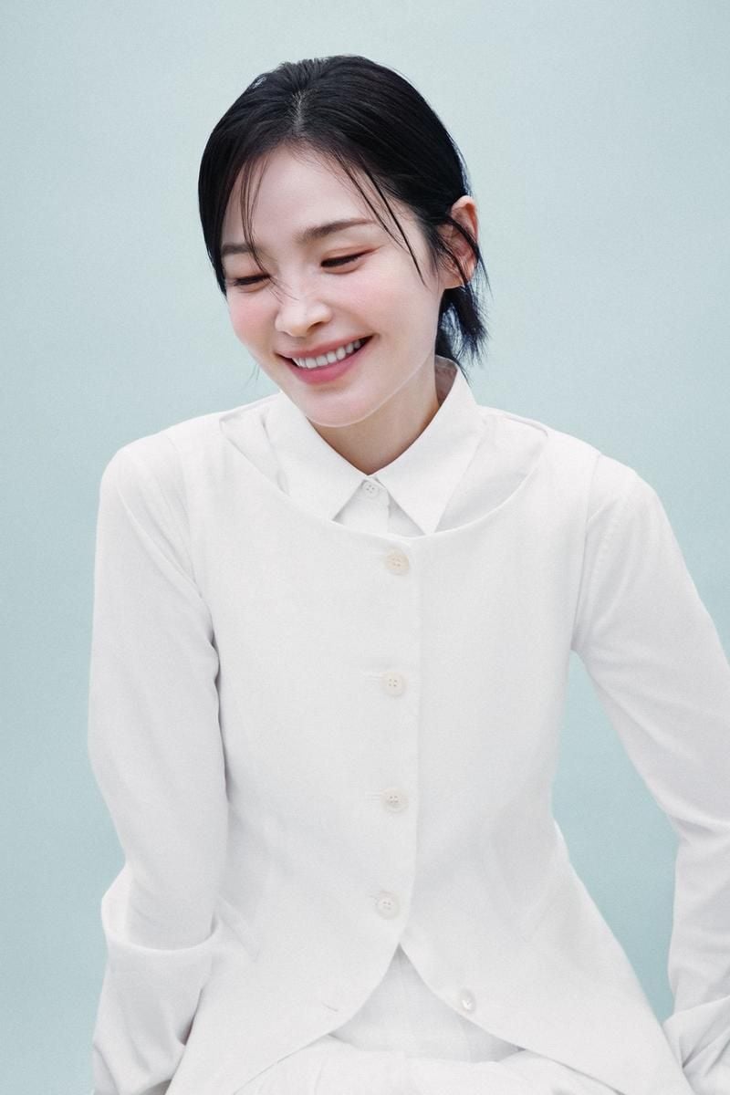 “전미도, 고요함과 강렬함 사이”…새 프로필로 아우라 증명→새 출발 관심 집중 / 미디어랩시소
