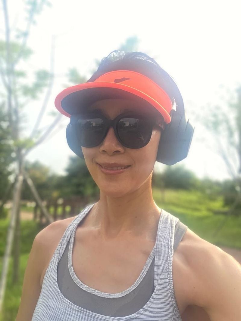 “좋은 에너지로 채우고 싶었다”…문정희, 여름 산책→청량한 근황 한 컷 / 배우 문정희 인스타그램