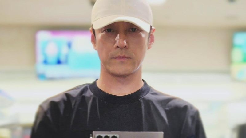 “고요함 가득한 눈빛”…지진희, 일상 속의 집중→단정한 남성美 / 배우 지진희 인스타그램