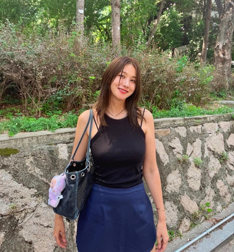 “잠시 여행 온 기분”…유인영, 한여름의 청량 미소→일상에 스며들다 / 배우 유인영 인스타그램