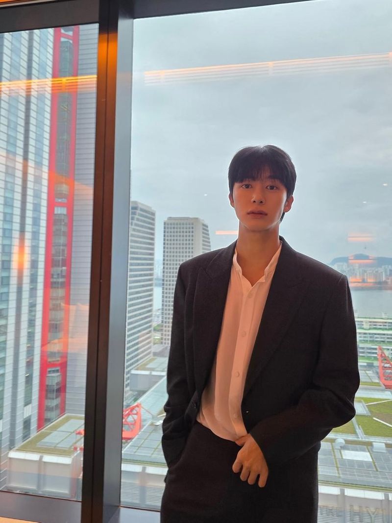 “묵직한 도심 속 고요한 눈빛”…형원, 여름 낮 풍경→도회적 존재감 / 그룹 몬스타엑스 형원 인스타그램