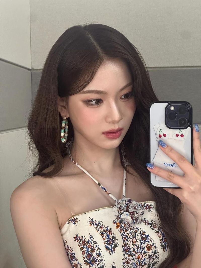 “여름의 무드에 스며들고”…아이사, 차분함 속 청량→서머 셀카 전율 / 스테이씨 아이사 인스타그램
