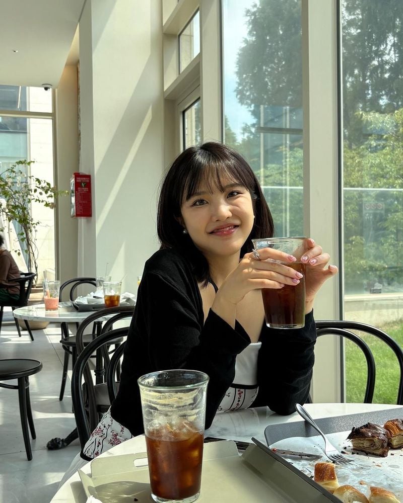 “행복은 작은 순간에서”…류민희, 햇살 아래 미소→여름 감성 한가득 / 가수 류민희 인스타그램